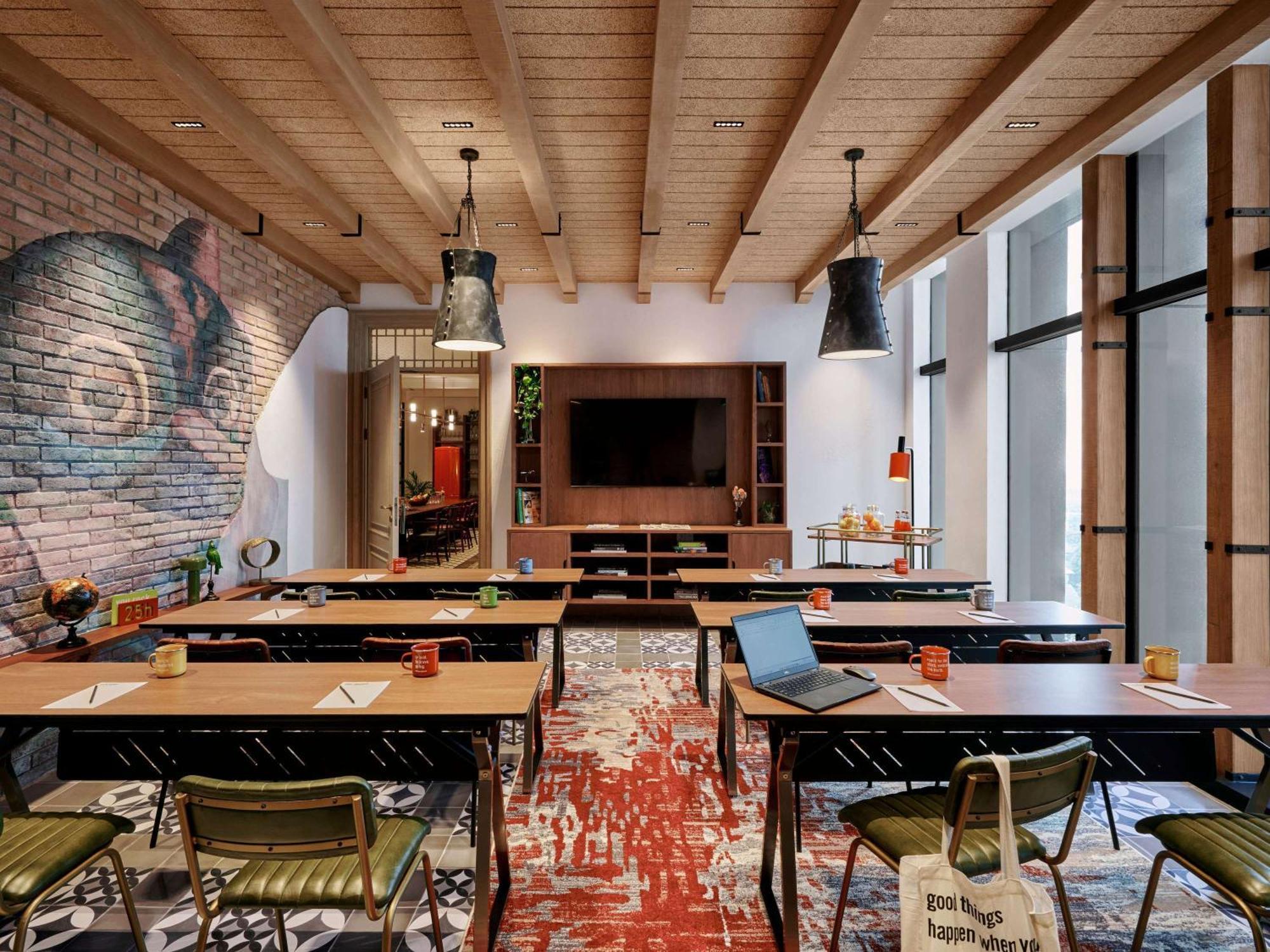 25Hours Hotel Jakarta The Oddbird المظهر الخارجي الصورة